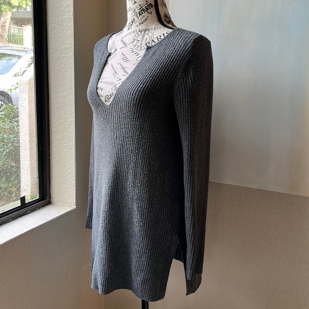 Anthropologie blend (nylon, merino wool, polyester, spandex) sweater in PS.